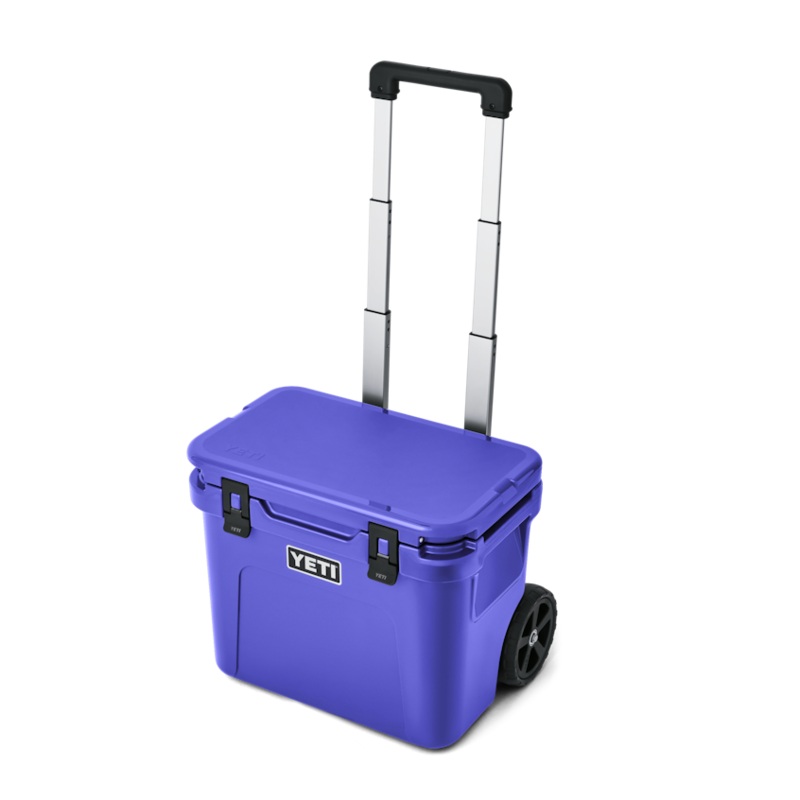 Roadie 32 Wheeled Cooler - Ultramarine Violet
