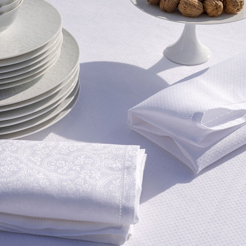 Le Jacquard Franais- Port Fiori White Linen Napkin (23" Sq, Set of 4)