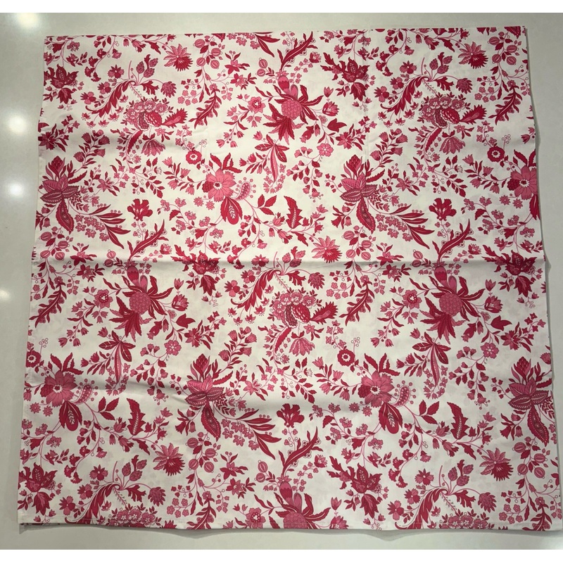 Le Cluny- Versailles White & Red Tablecloth (58" Square)