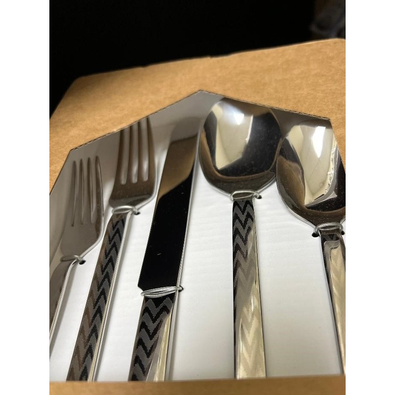 Prestige Chevron Flatware 5 Piece Place Setting 18/0 Stainless Steel