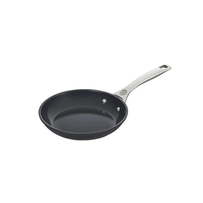Le Creuset Essential Non-stick Ceramic Fry Pan